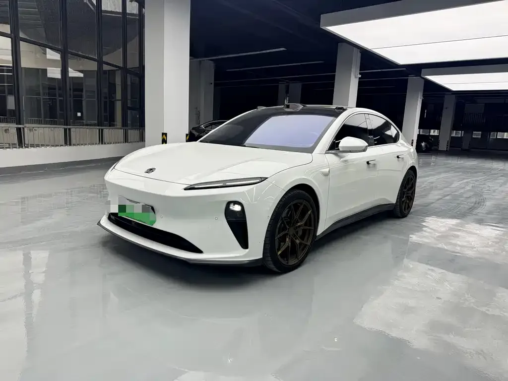 NIO ET5