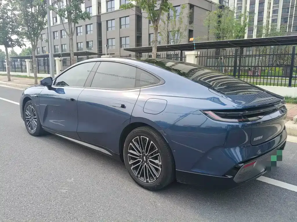 Geely Galaxy Xingyao 8 2025 из CN, фото 6