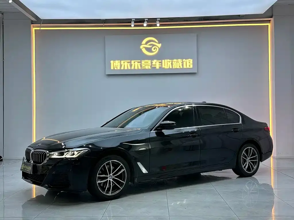BMW 5 Series — фото 1