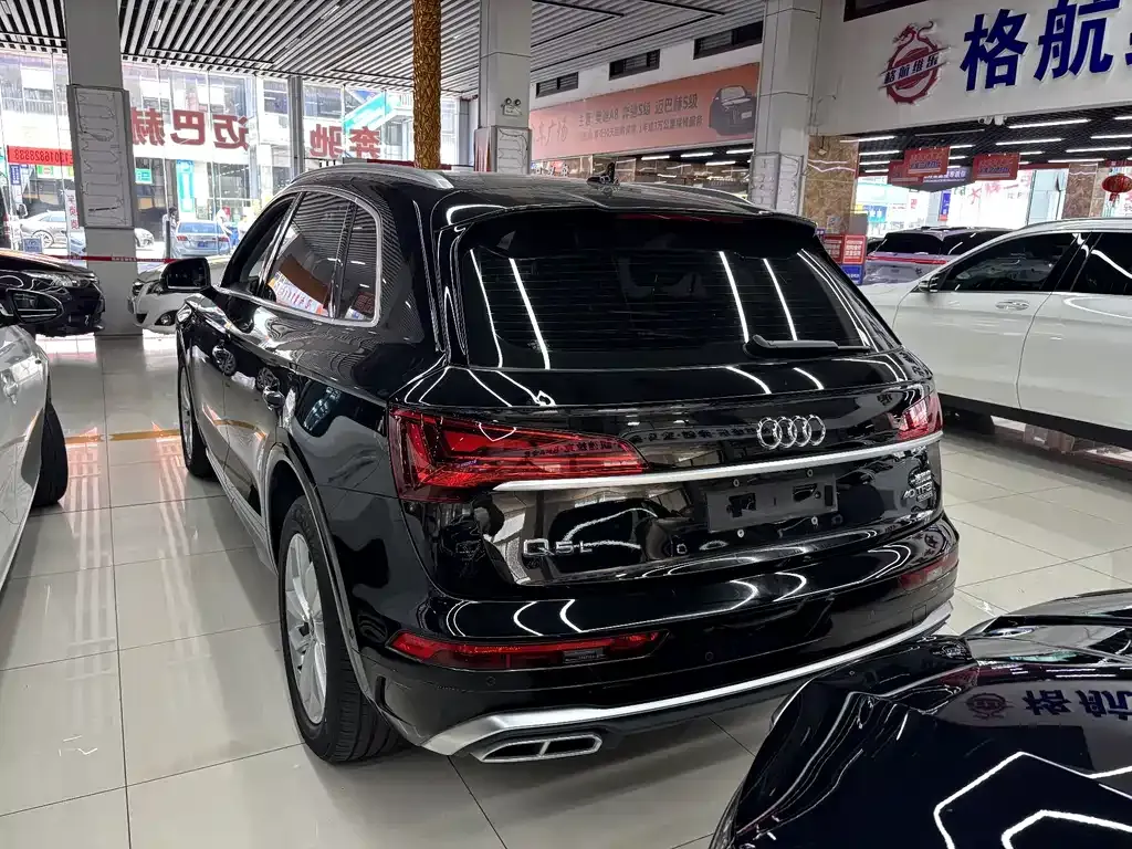 Audi Q5L — фото 6