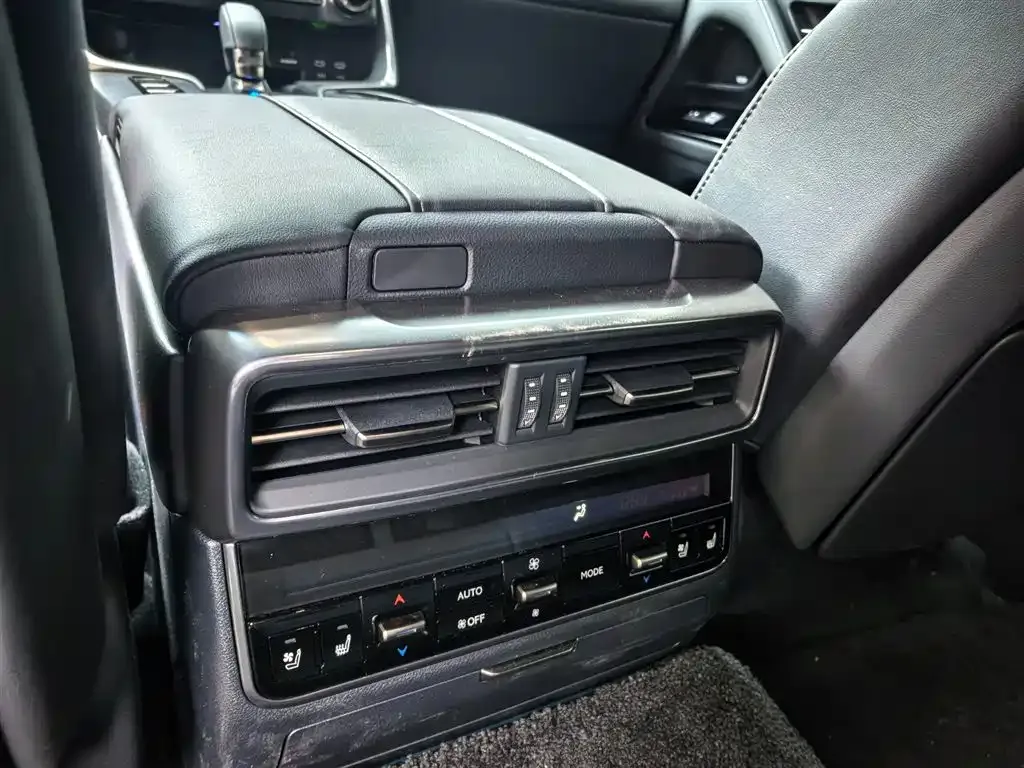 Lexus LX — фото 6