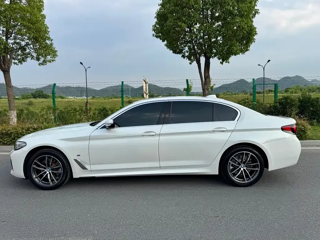 BMW 5 Series — фото 4