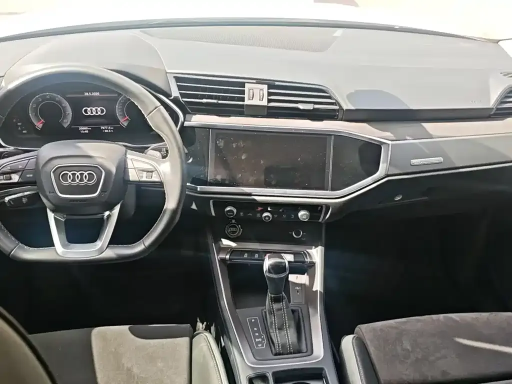 Audi Q3 2023 из CN, фото 3