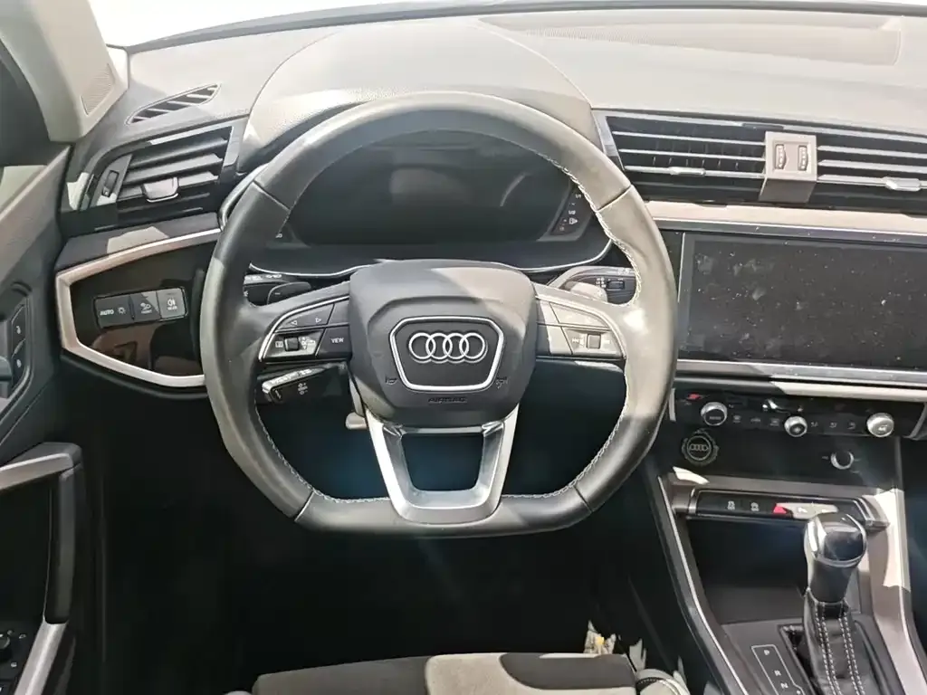 Audi Q3 2023 из CN, фото 1