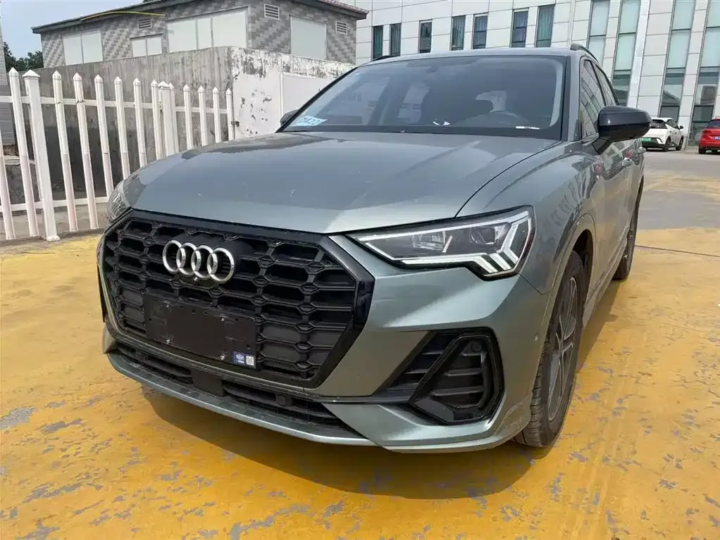 Audi Q3 — фото 1