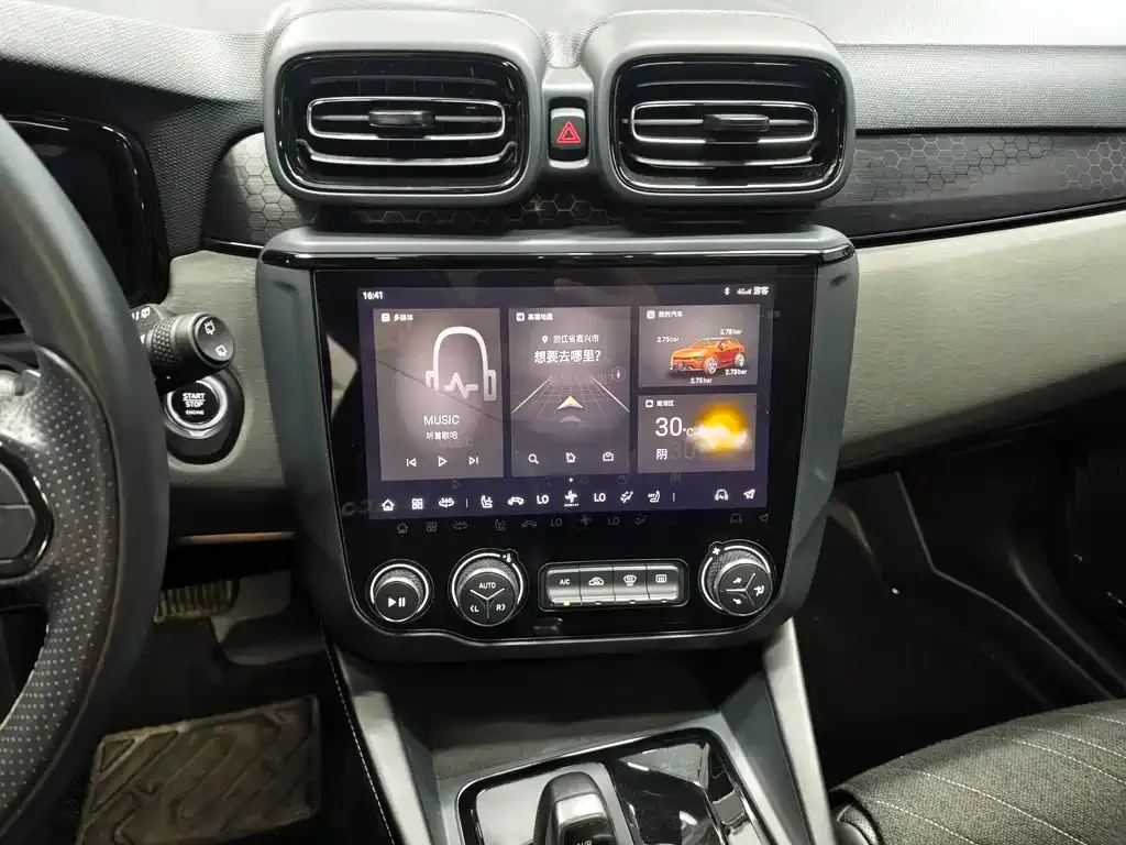 Lynk & Co 02 Hatchback 2022 из CN, фото 4
