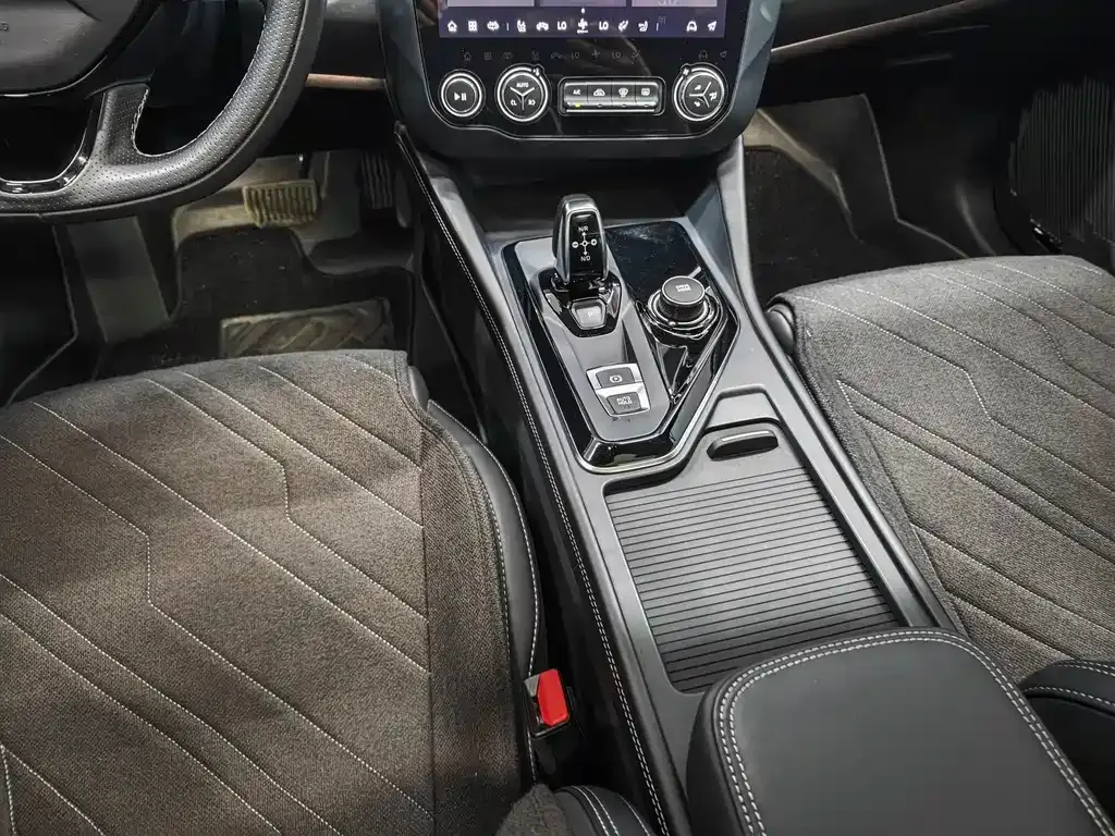 Lynk & Co 02 Hatchback 2022 из CN, фото 8