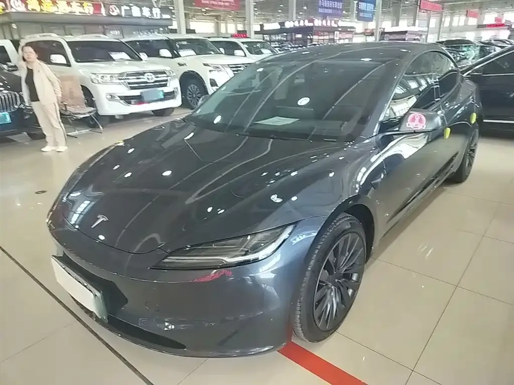Tesla Model 3 — фото 1