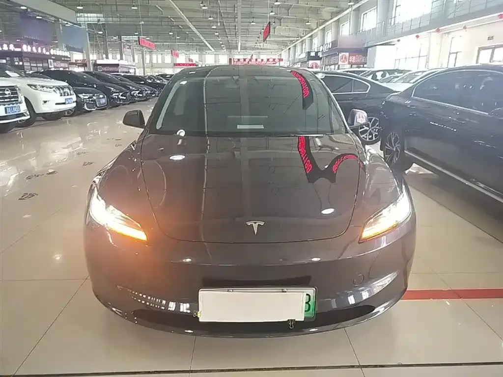 Tesla Model 3 — фото 10