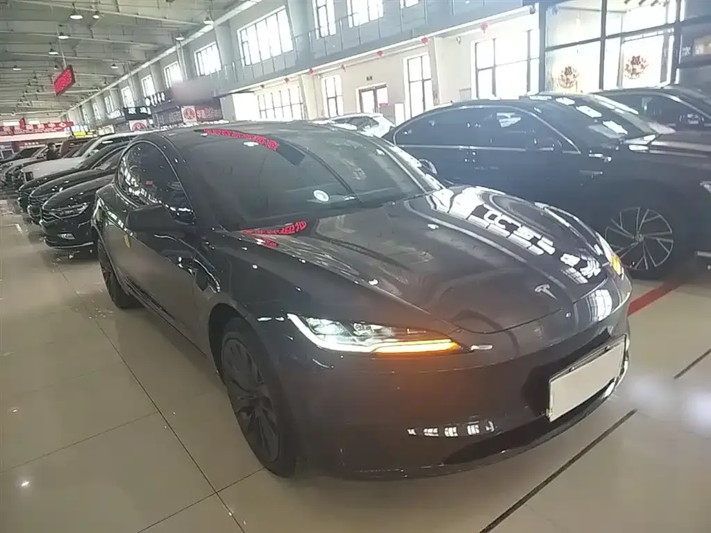 Tesla Model 3 — фото 6