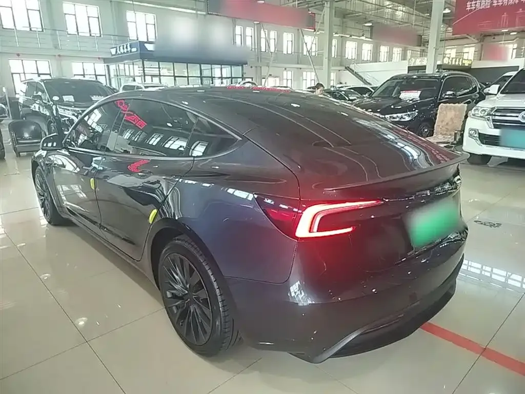 Tesla Model 3 — фото 5