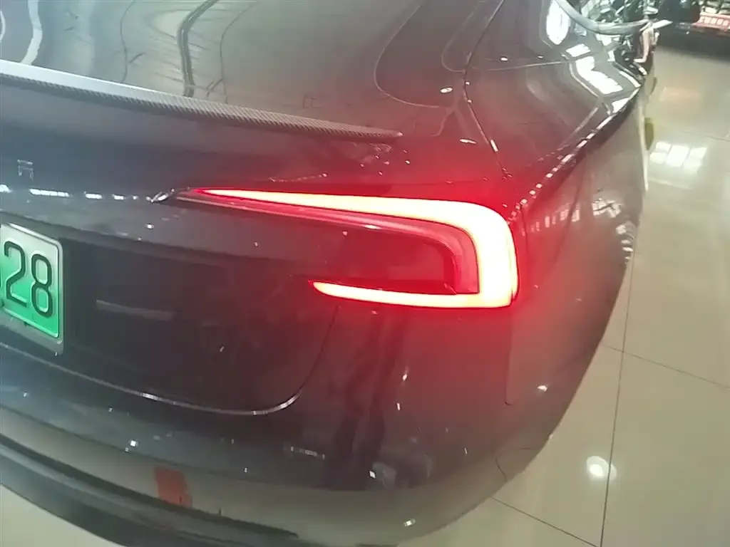 Tesla Model 3 — фото 2