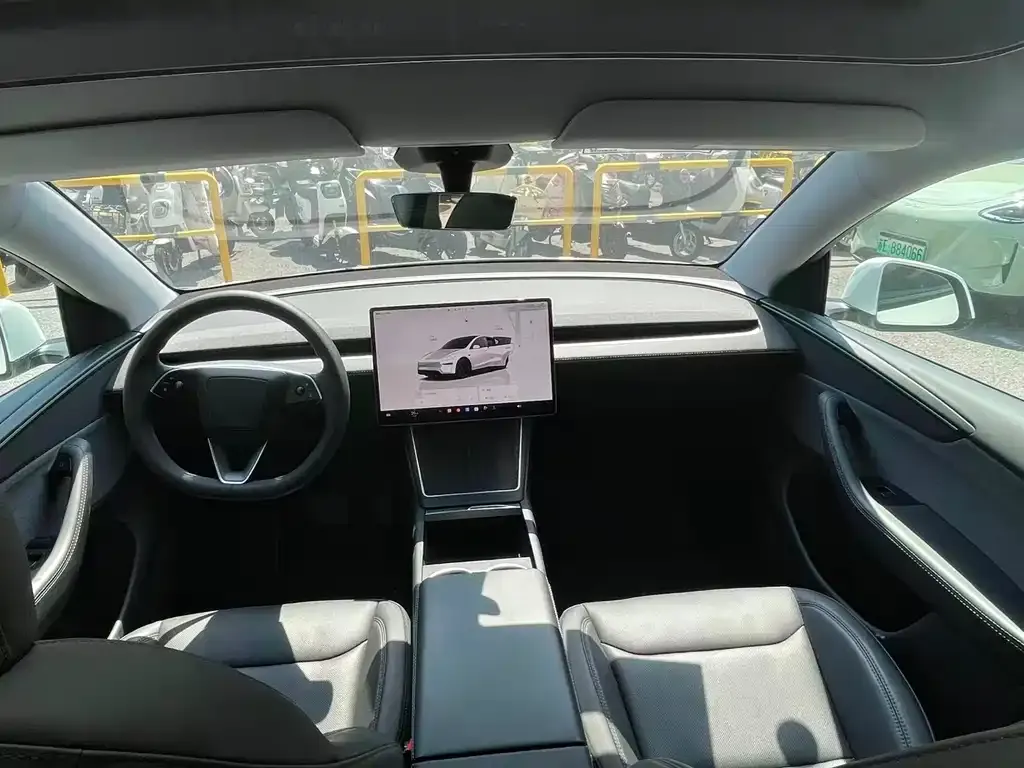 Tesla Model Y — фото 2
