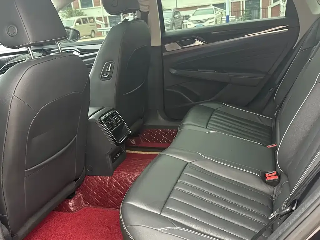 Volkswagen Passat — фото 10
