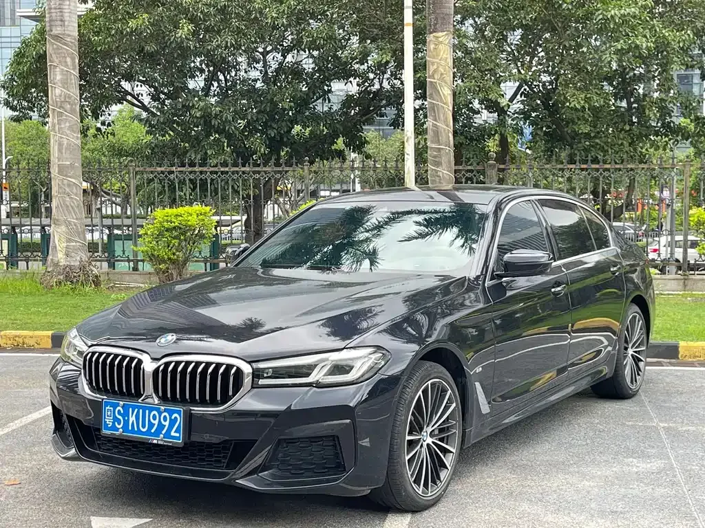BMW 5 Series — фото 1