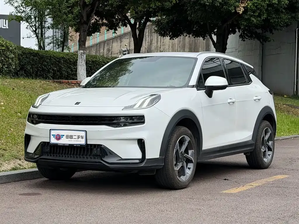 Lynk & Co 06