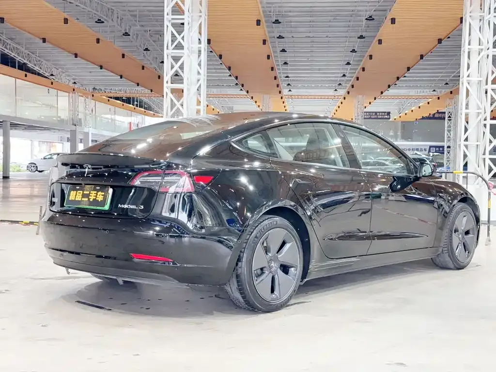 Tesla Model 3 — фото 5