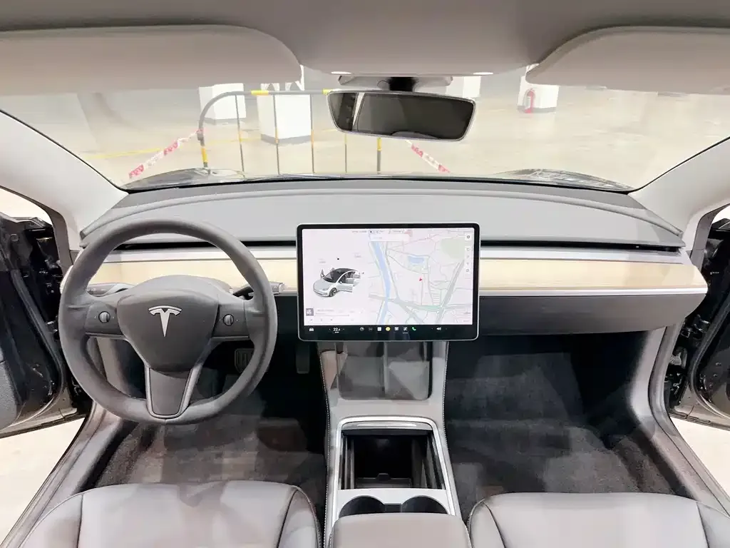 Tesla Model 3 — фото 4