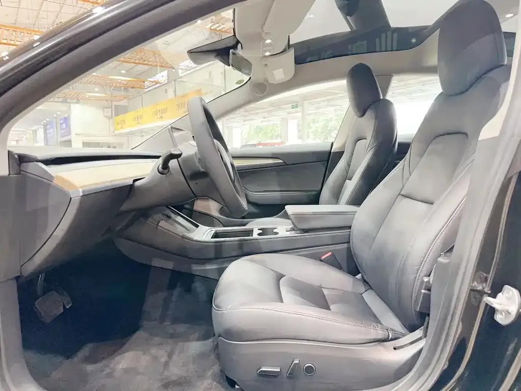 Tesla Model 3 — фото 9