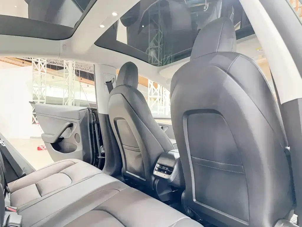 Tesla Model 3 — фото 10