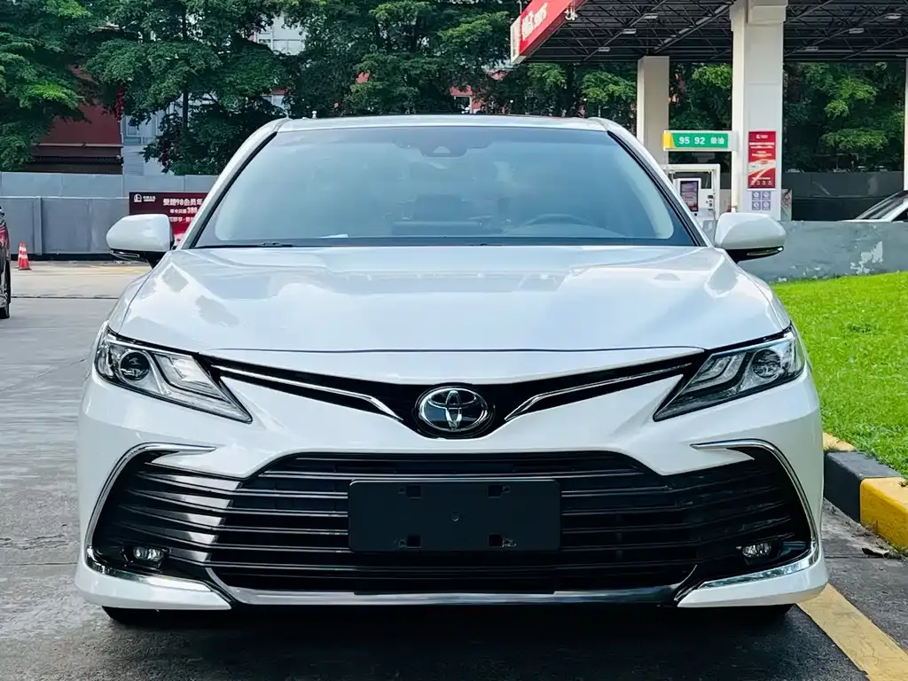 Toyota Camry — фото 7