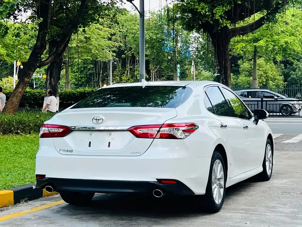 Toyota Camry — фото 9