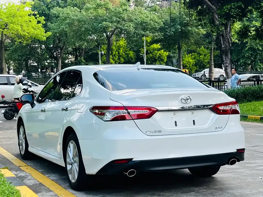 Toyota Camry — фото 8