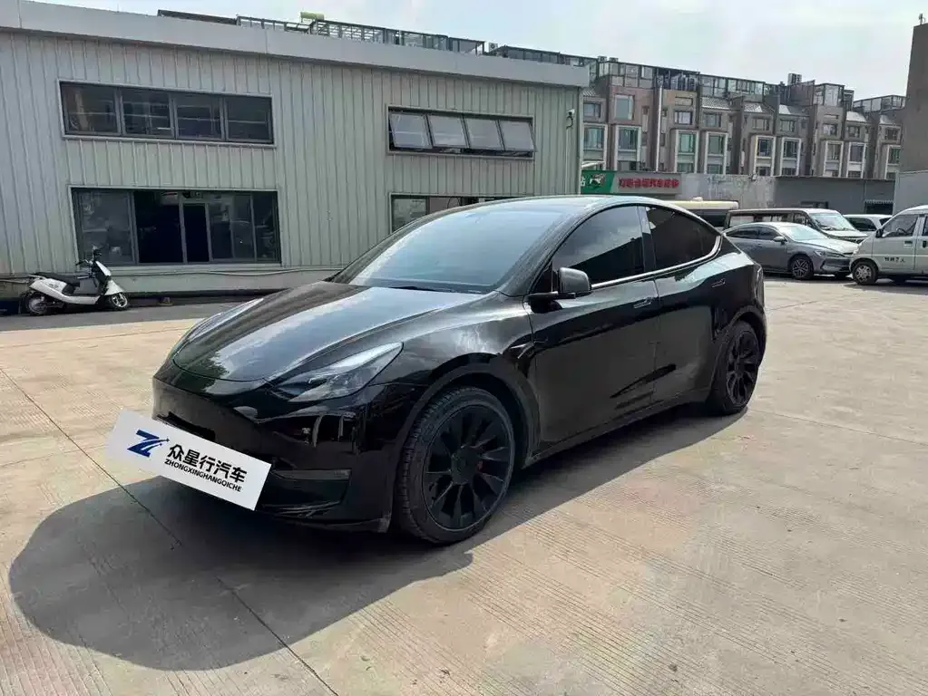 Tesla Model Y — фото 1