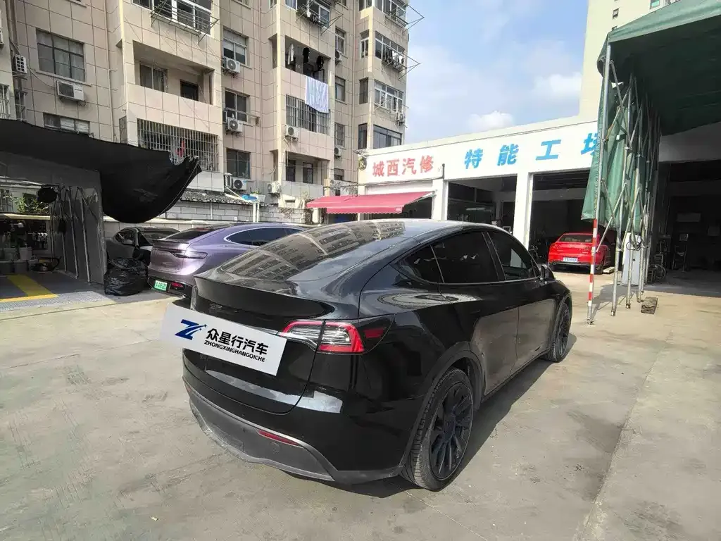 Tesla Model Y — фото 6
