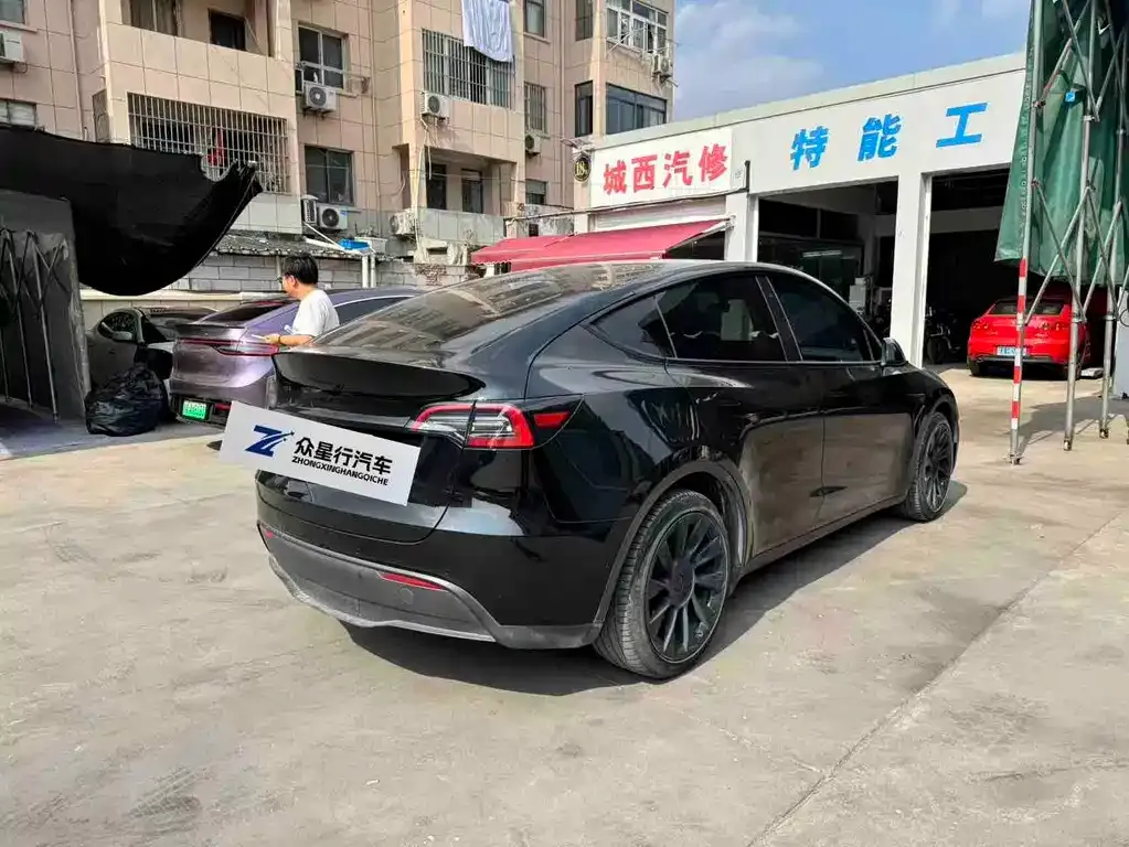 Tesla Model Y — фото 3