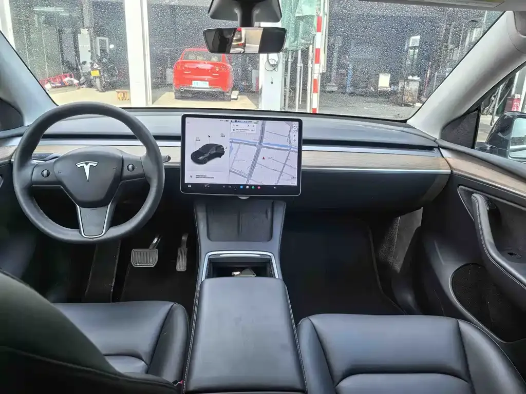 Tesla Model Y — фото 7