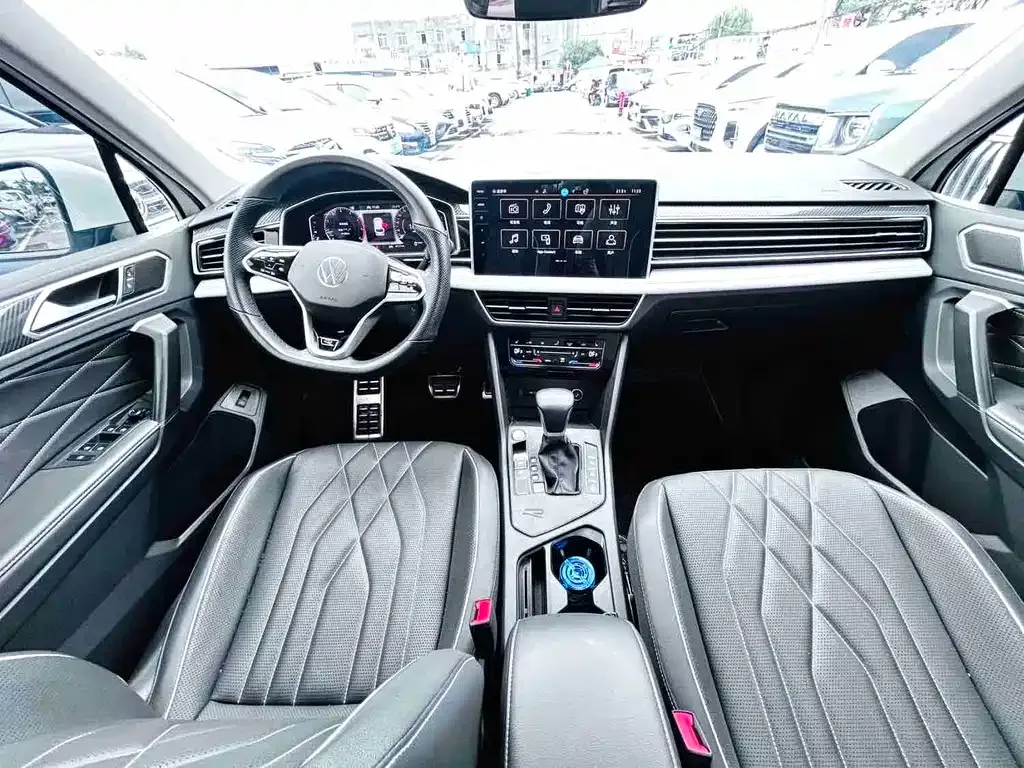 Volkswagen Tiguan L — фото 6