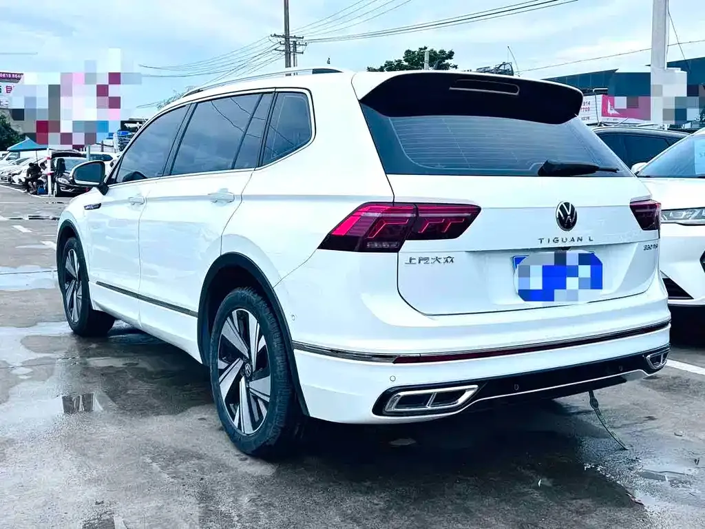 Volkswagen Tiguan L — фото 10