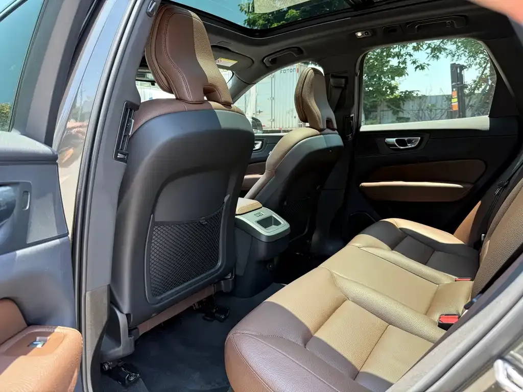 Volvo XC60 2021 из CN, фото 3