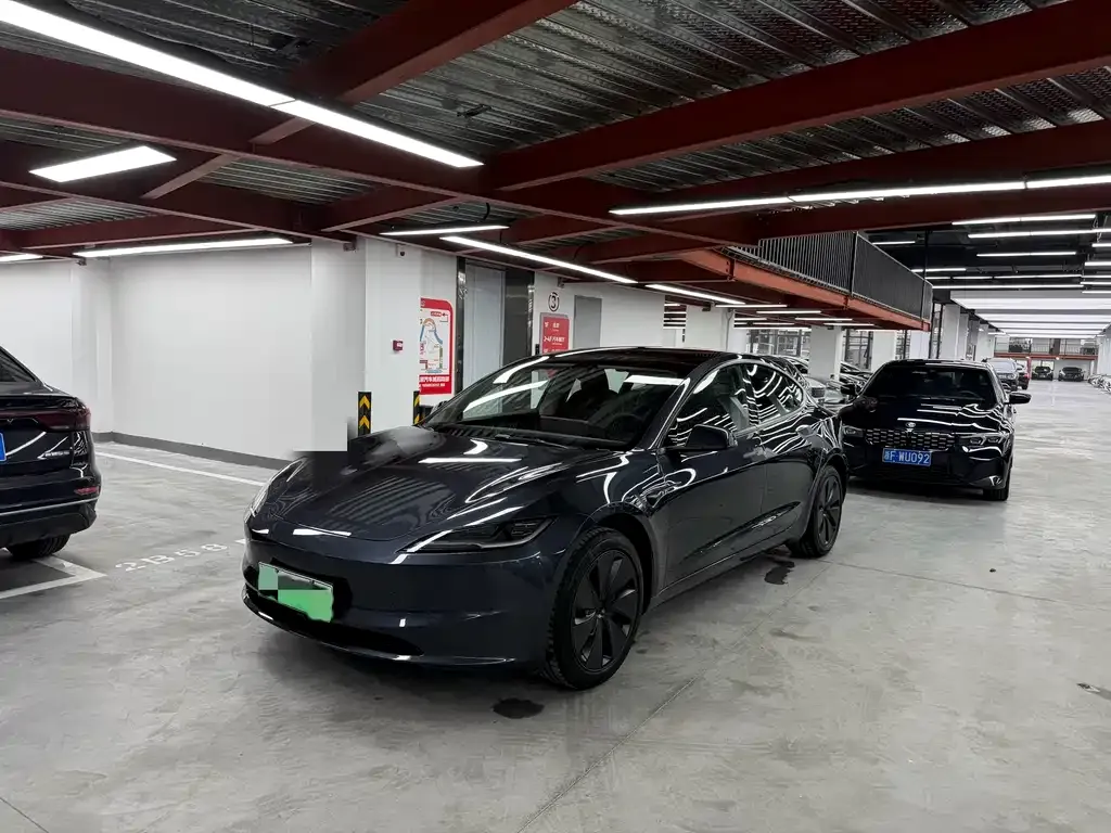 Tesla Model 3 — фото 1