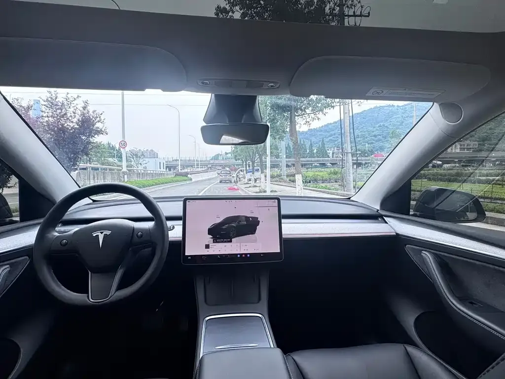 Tesla Model Y — фото 4