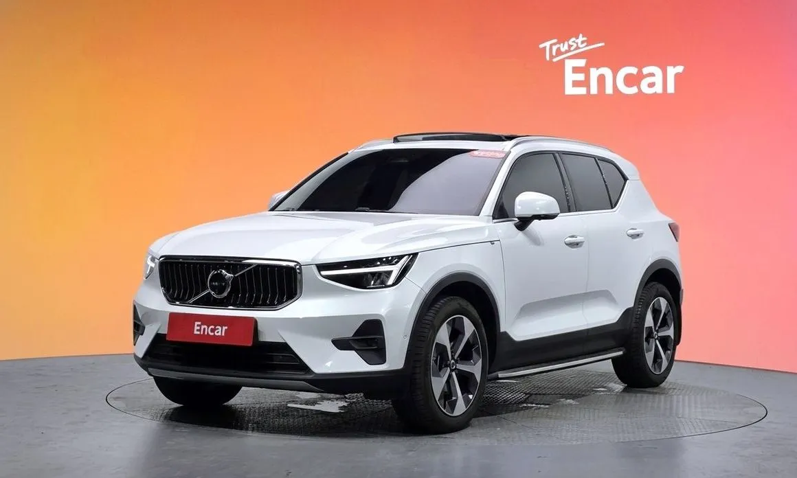 Volvo XC40 — фото 1
