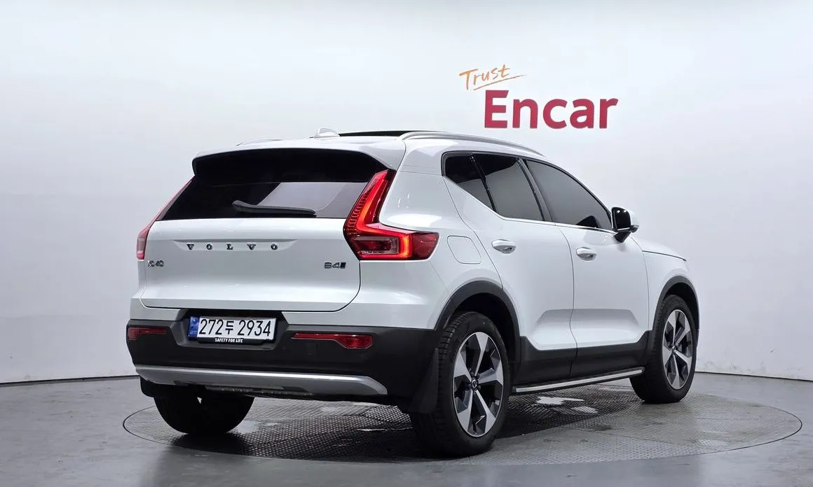 Volvo XC40 — фото 8