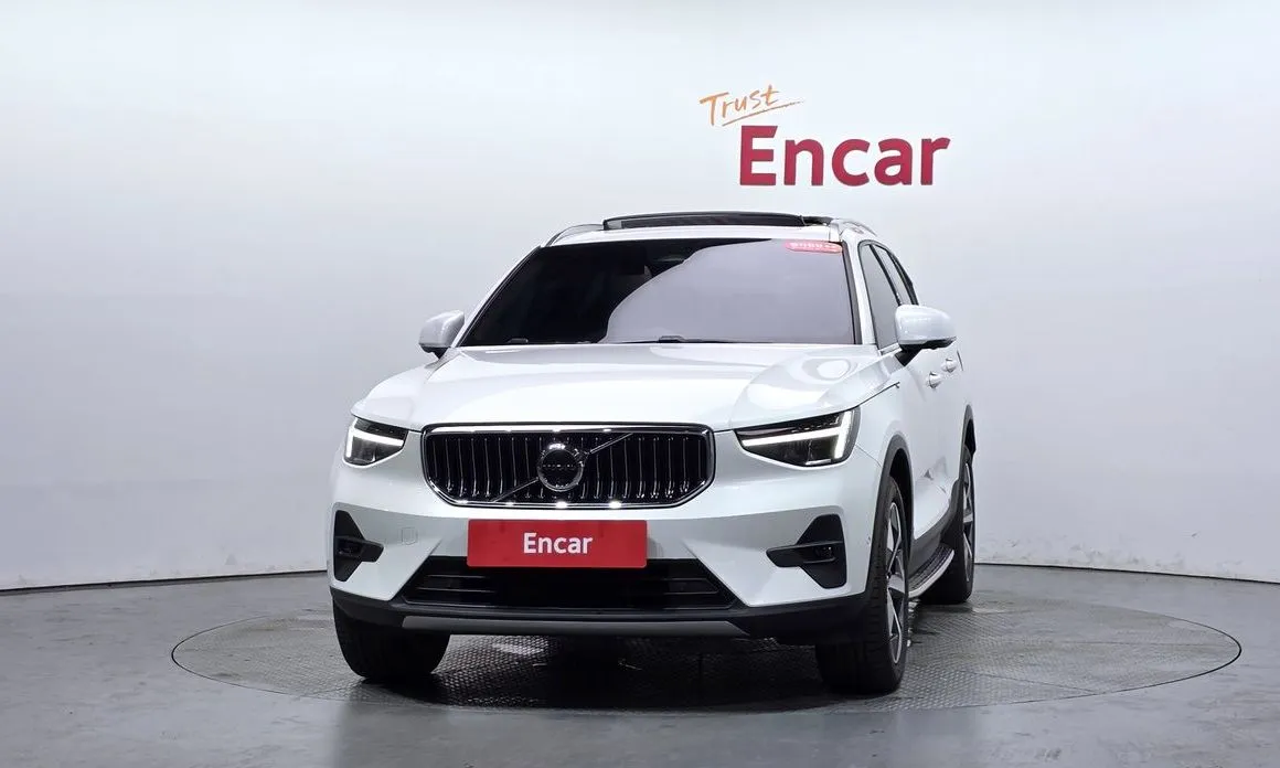 Volvo XC40 — фото 6