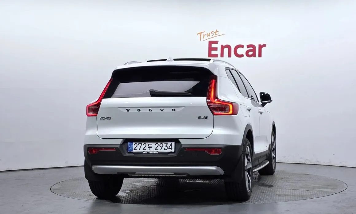 Volvo XC40 — фото 4