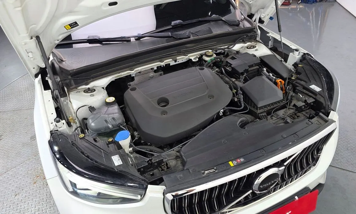 Volvo XC40 — фото 10