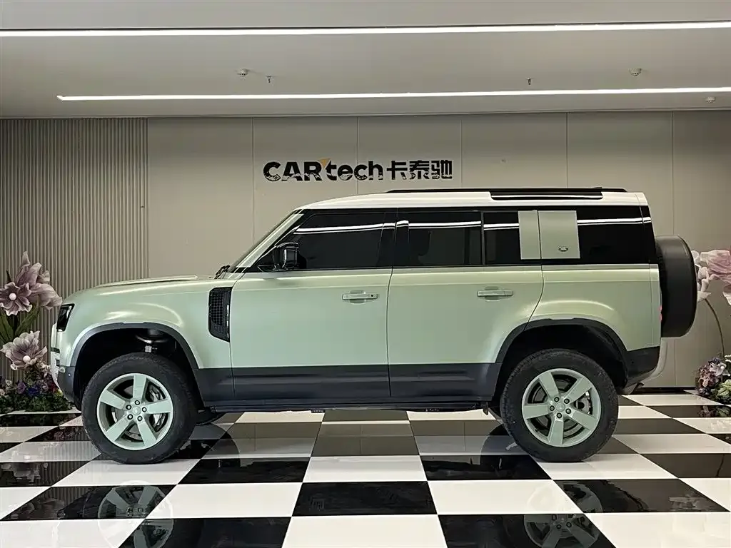 Land Rover Defender — фото 1