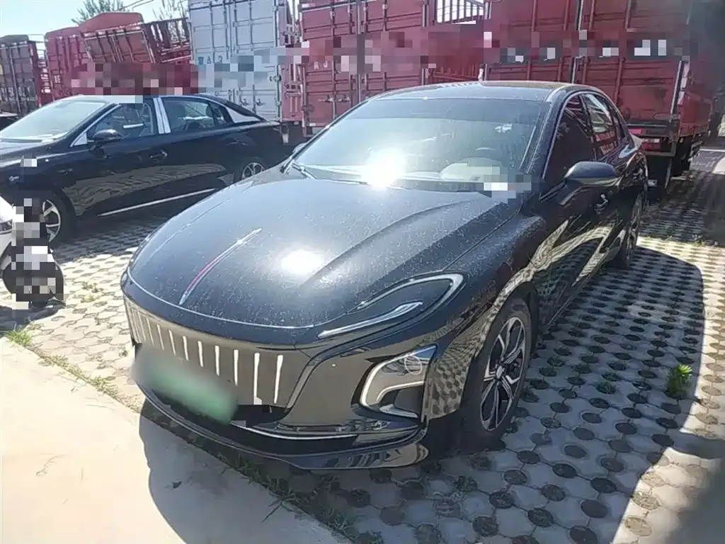 Hongqi E-QM5