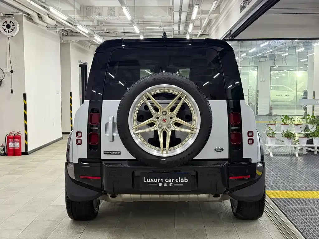 Land Rover Defender — фото 9