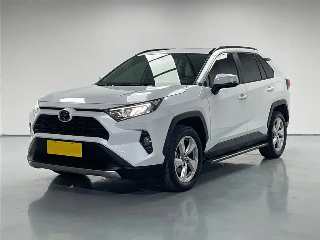 Toyota RAV4 — фото 1