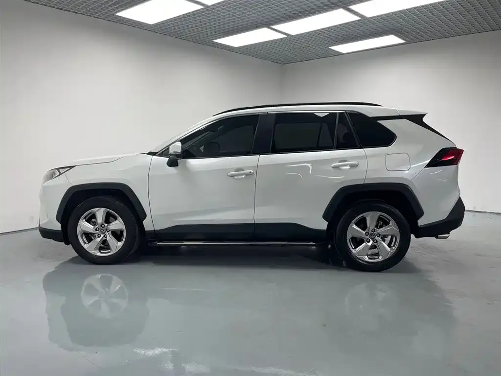 Toyota RAV4 — фото 9