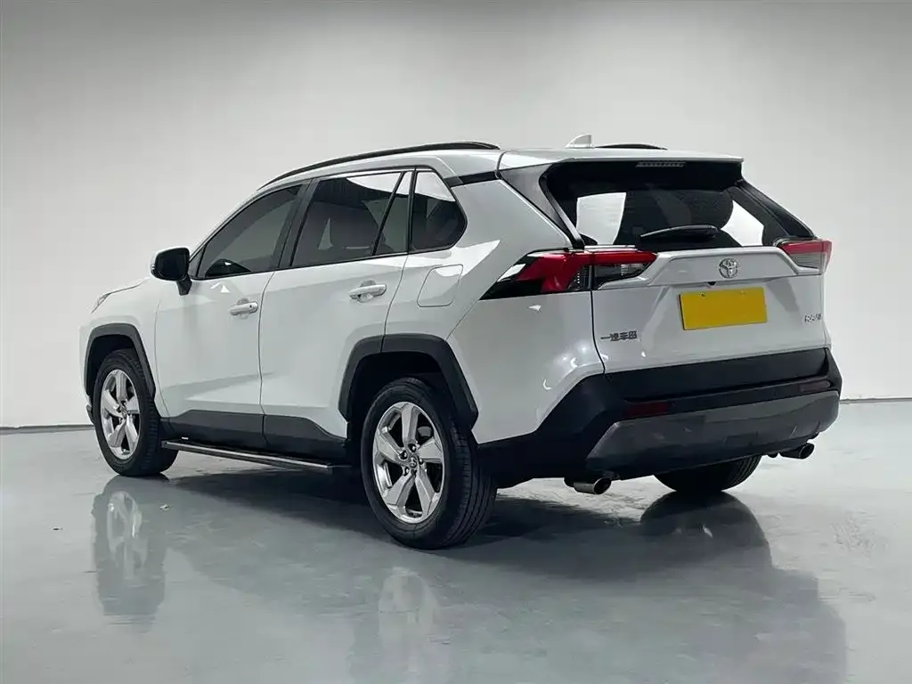 Toyota RAV4 — фото 10