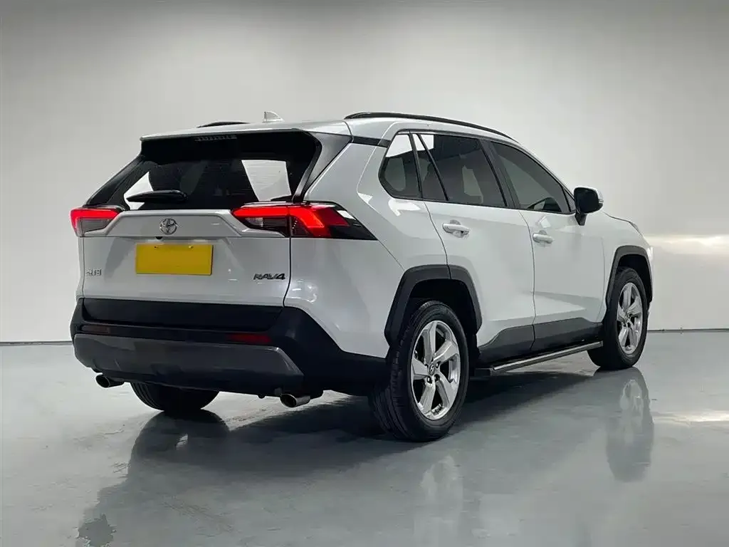 Toyota RAV4 — фото 3