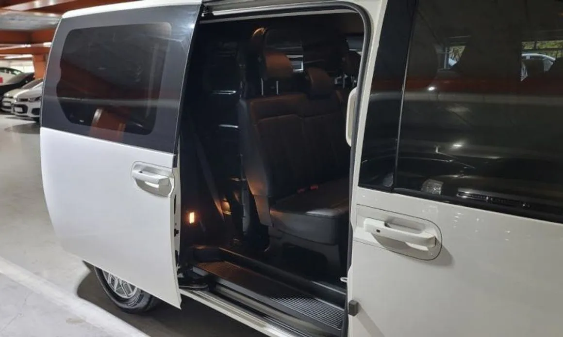 Hyundai Staria 2023 из KR, фото 2