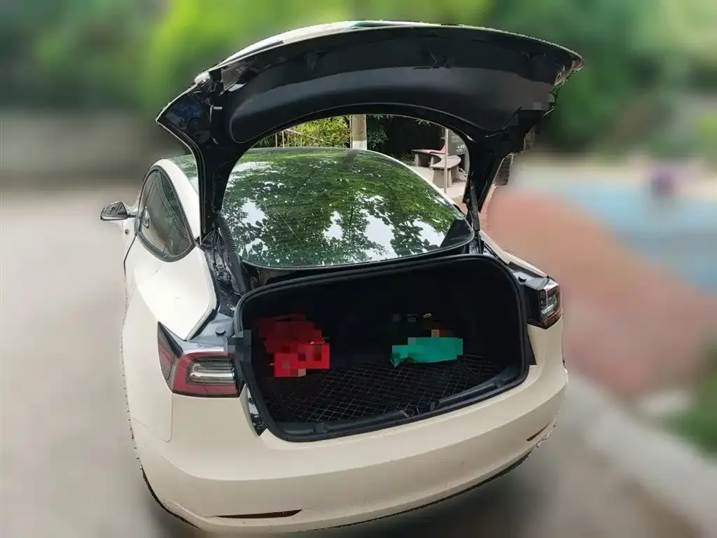 Tesla Model 3 — фото 10